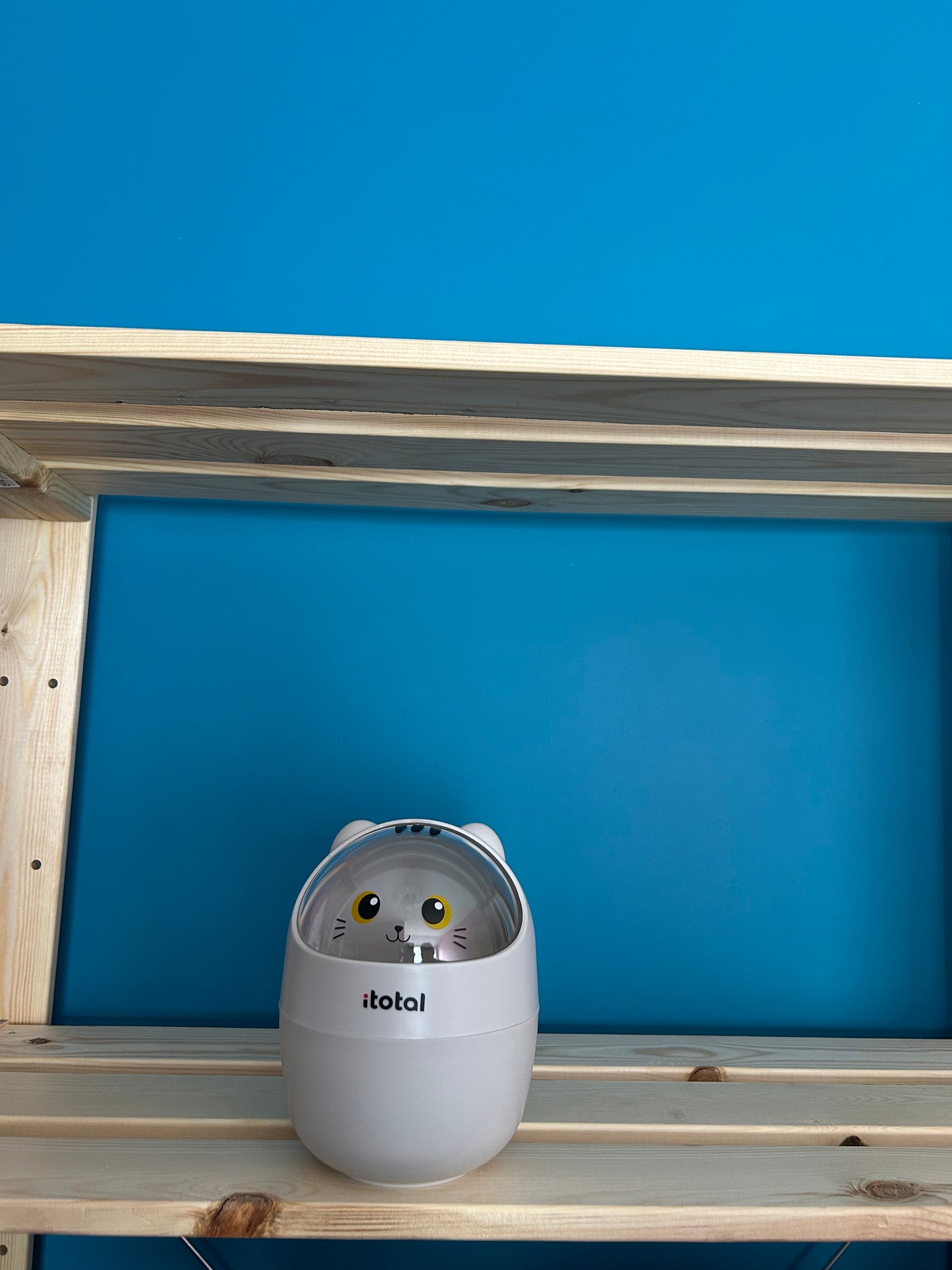 Panier de bureau en forme de chat gris