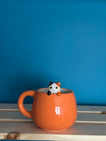 Tasse en céramique avec breloque chat orange