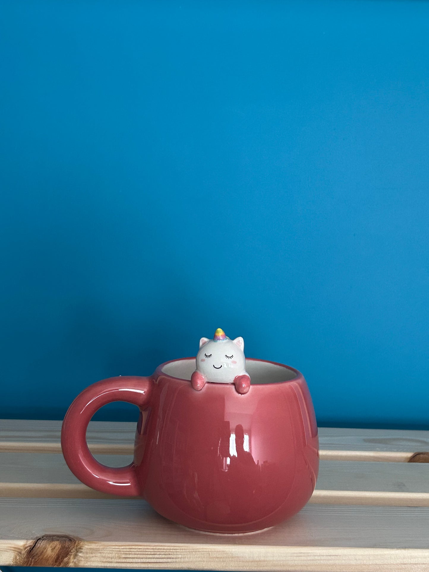 Tasse en céramique avec breloque en forme de licorne