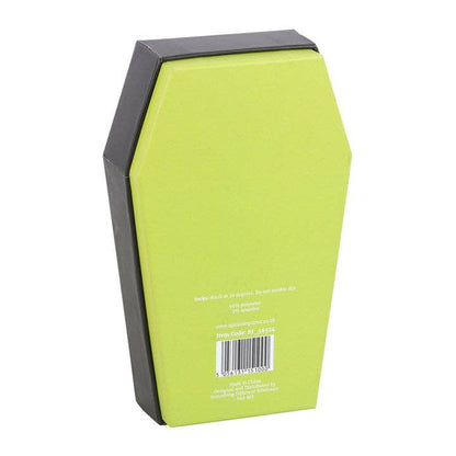Chaussettes rayées dans un coffret cadeau en forme de cercueil